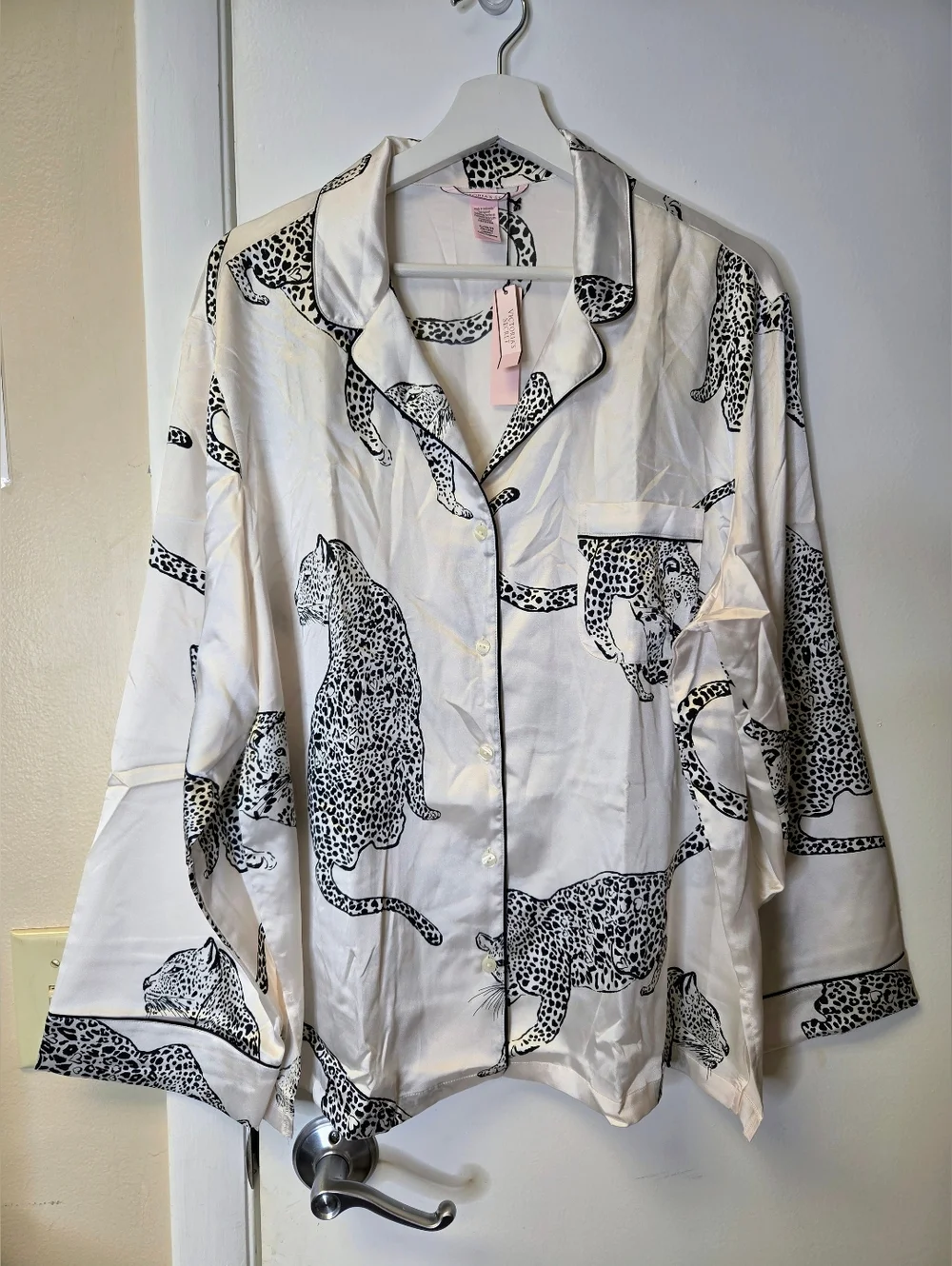 Victoria’s Secret Satin Pajama Top - Black & White Snow Leopard Size XL